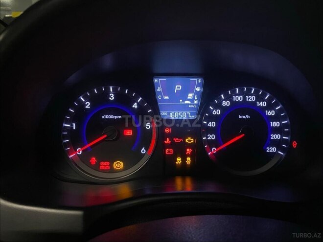 Hyundai Accent-4