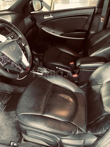 Hyundai Accent-6