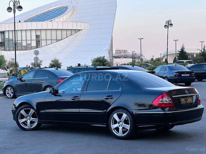 Mercedes E 220-11