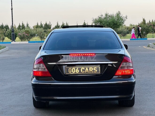 Mercedes E 220-23