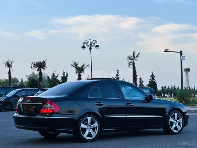 Mercedes E 220-21