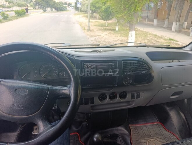 Ford Transit-5