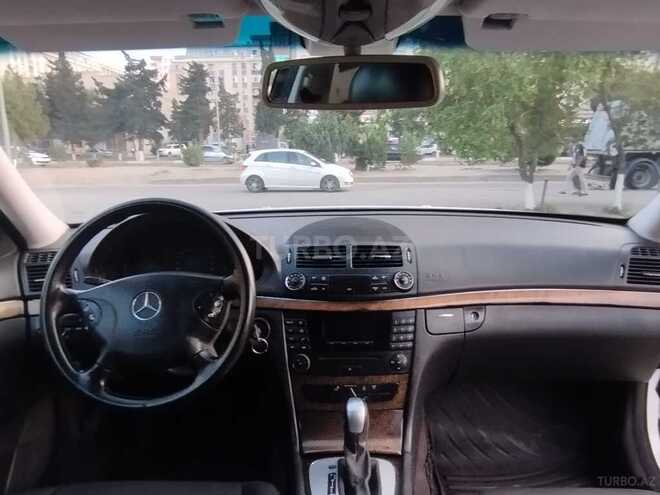 Mercedes E 220-10