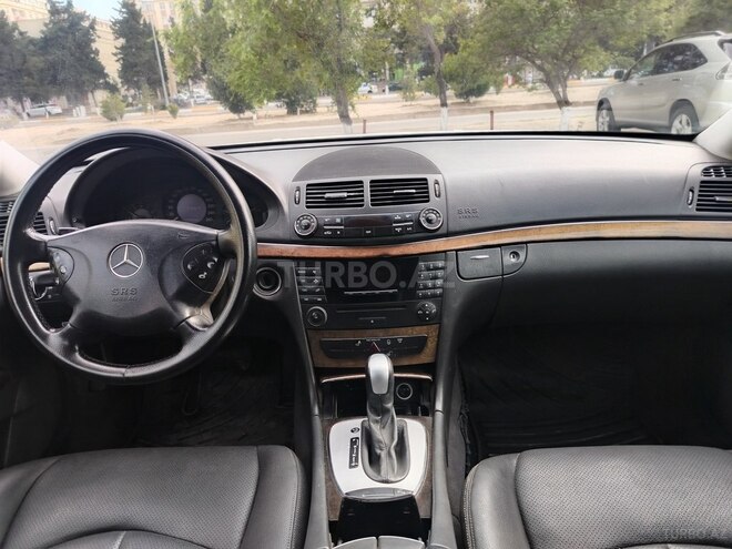 Mercedes E 220-17