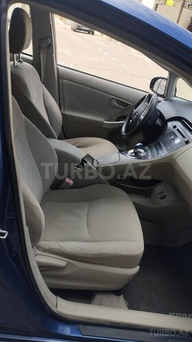Toyota Prius-12