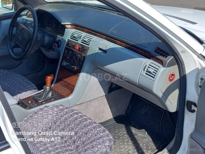 Mercedes E 220-10