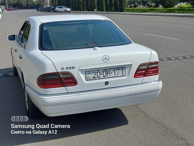 Mercedes E 220-12