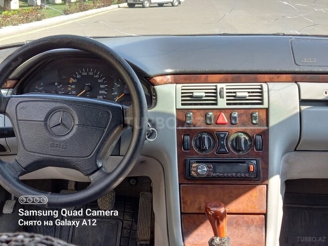 Mercedes E 220-7