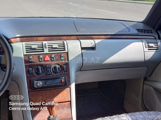 Mercedes E 220-5