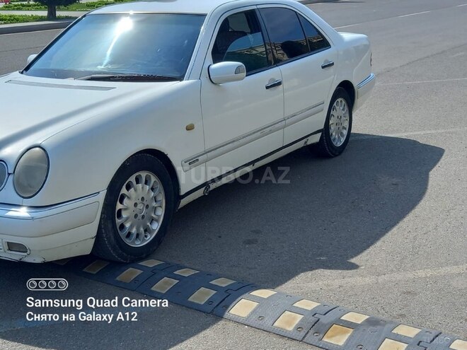 Mercedes E 220-13