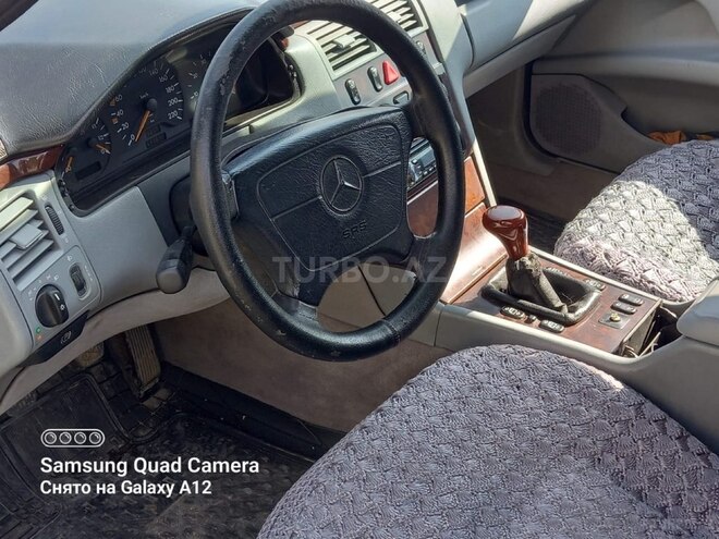 Mercedes E 220-6