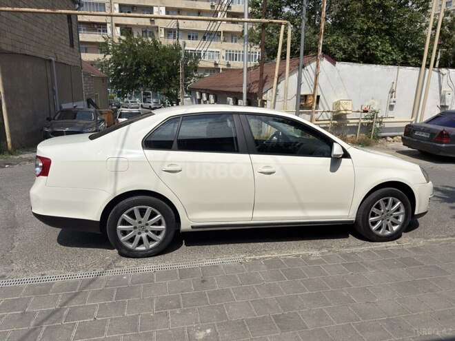 Volkswagen Jetta-11