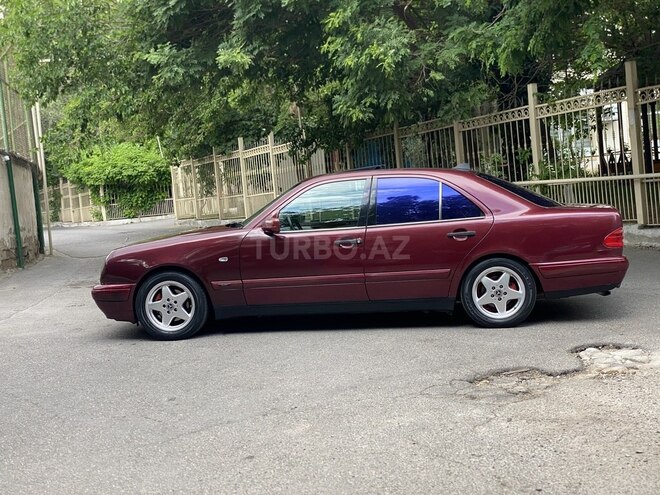 Mercedes E 240-17