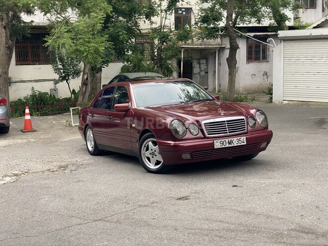 Mercedes E 240-4