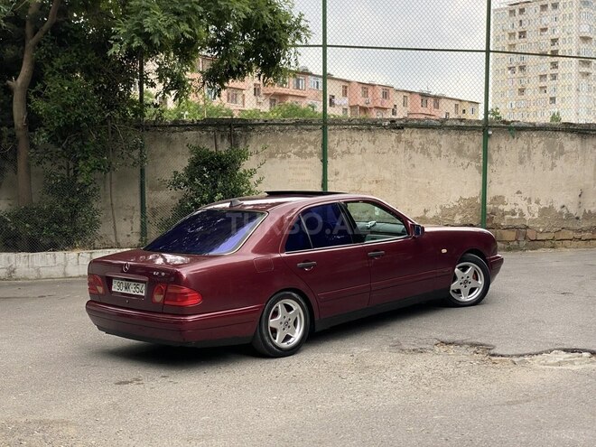 Mercedes E 240-2