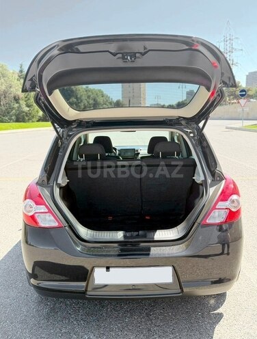Nissan Tiida-7