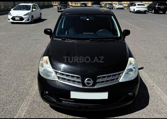 Nissan Tiida-1