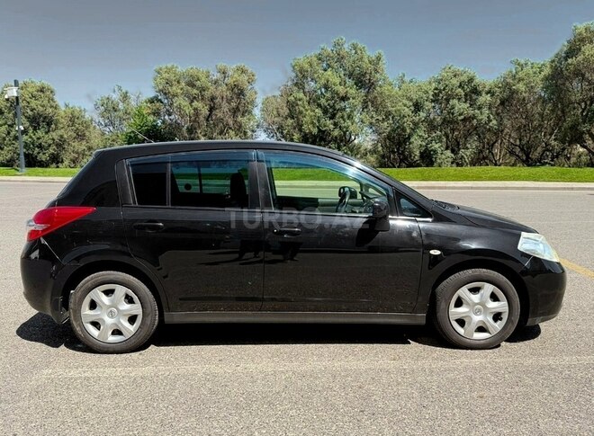 Nissan Tiida-6