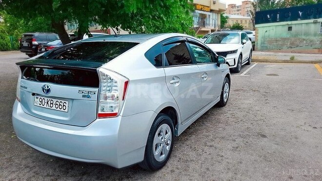 Toyota Prius-8