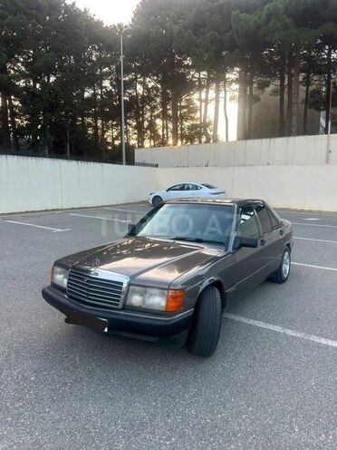 Mercedes 190-1