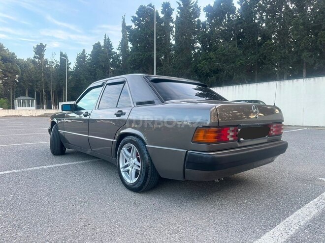 Mercedes 190-2