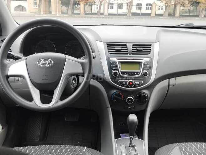 Hyundai Accent-6