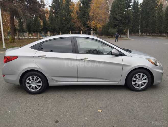 Hyundai Accent-4