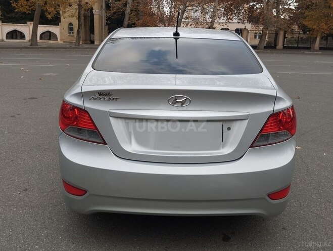 Hyundai Accent-2