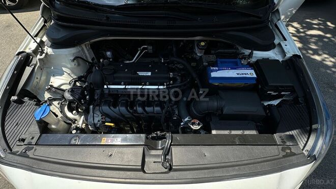 Hyundai Accent-13