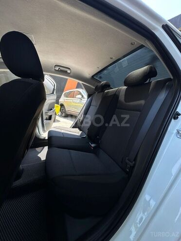 Hyundai Accent-8