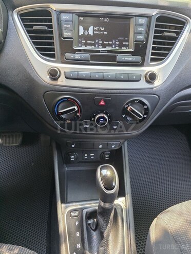 Hyundai Accent-10