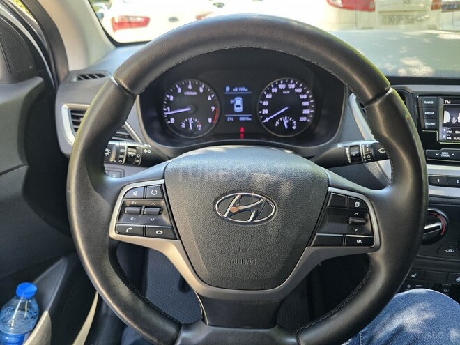 Hyundai Accent-9