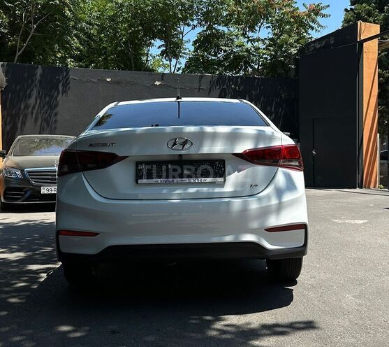 Hyundai Accent-6