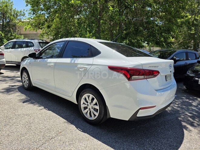 Hyundai Accent-5