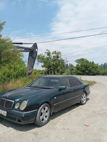 Mercedes E 280-2
