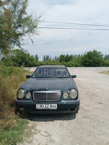 Mercedes E 280-1