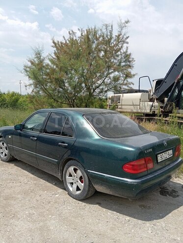 Mercedes E 280-3