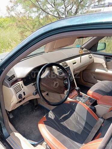 Mercedes E 280-6