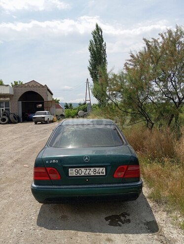 Mercedes E 280-5