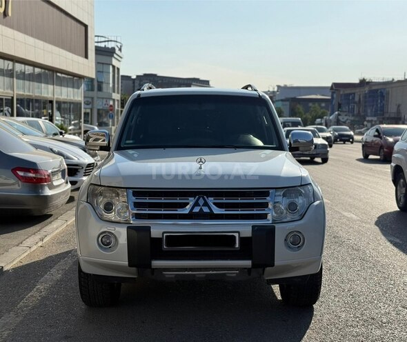 Mitsubishi Pajero-1