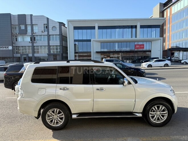 Mitsubishi Pajero-5