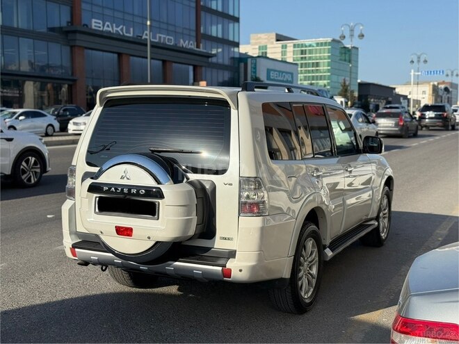Mitsubishi Pajero-7