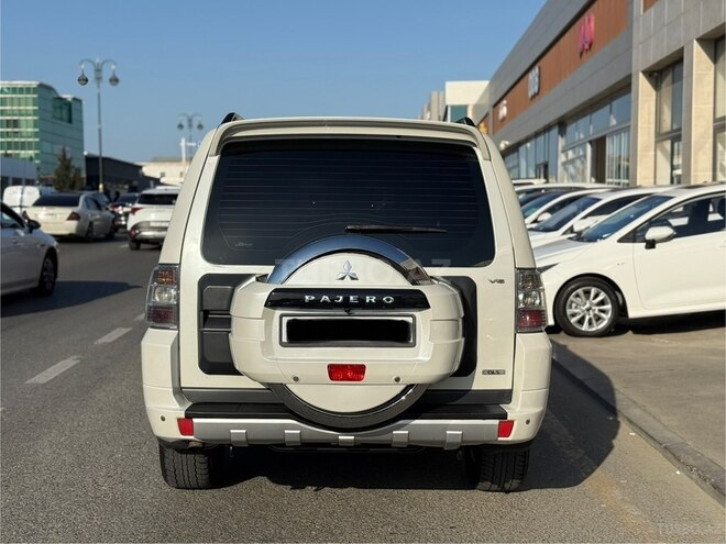 Mitsubishi Pajero-6