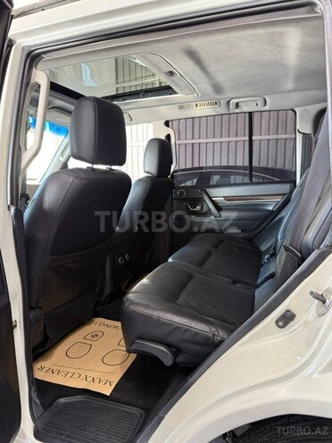 Mitsubishi Pajero-10