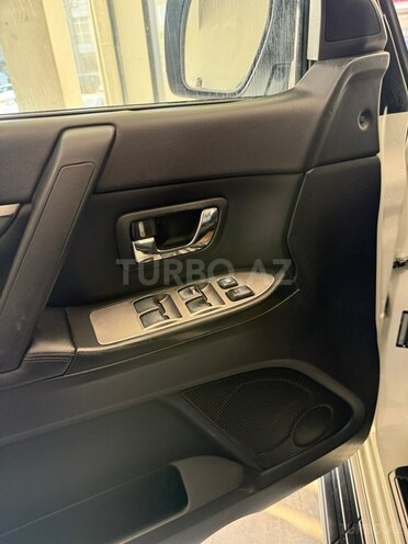 Mitsubishi Pajero-17
