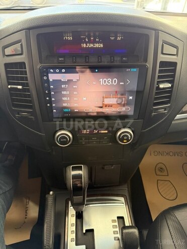 Mitsubishi Pajero-19