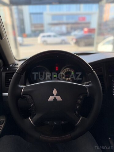 Mitsubishi Pajero-22