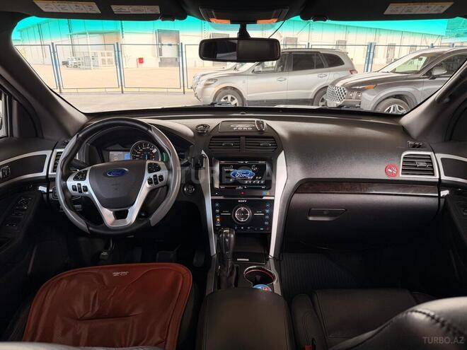 Ford Explorer-3