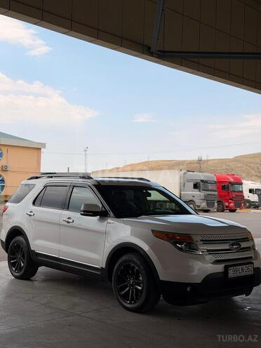 Ford Explorer-5