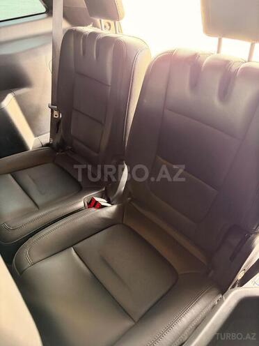 Ford Explorer-13